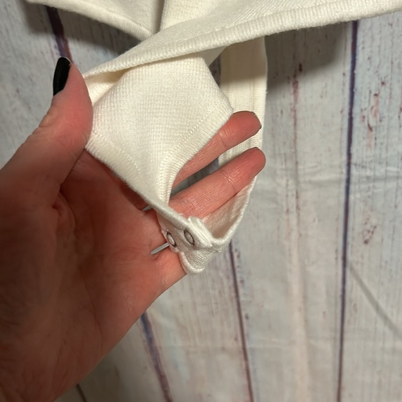 ⭐️SOLD⭐️NWT Abercrombie & Fitch Long-Sleeve Sweetheart Sweater Bodysuit - Picture 9 of 10